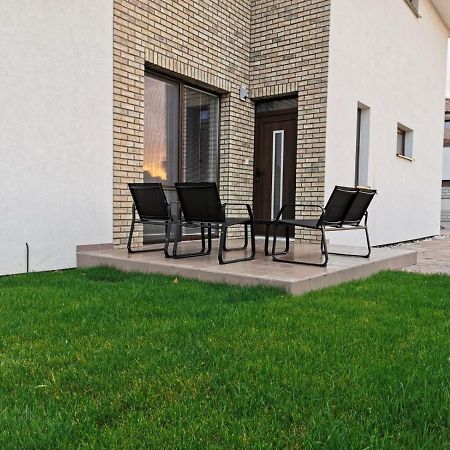 Relax And Sun Apartment Dunajská Streda Exterior foto