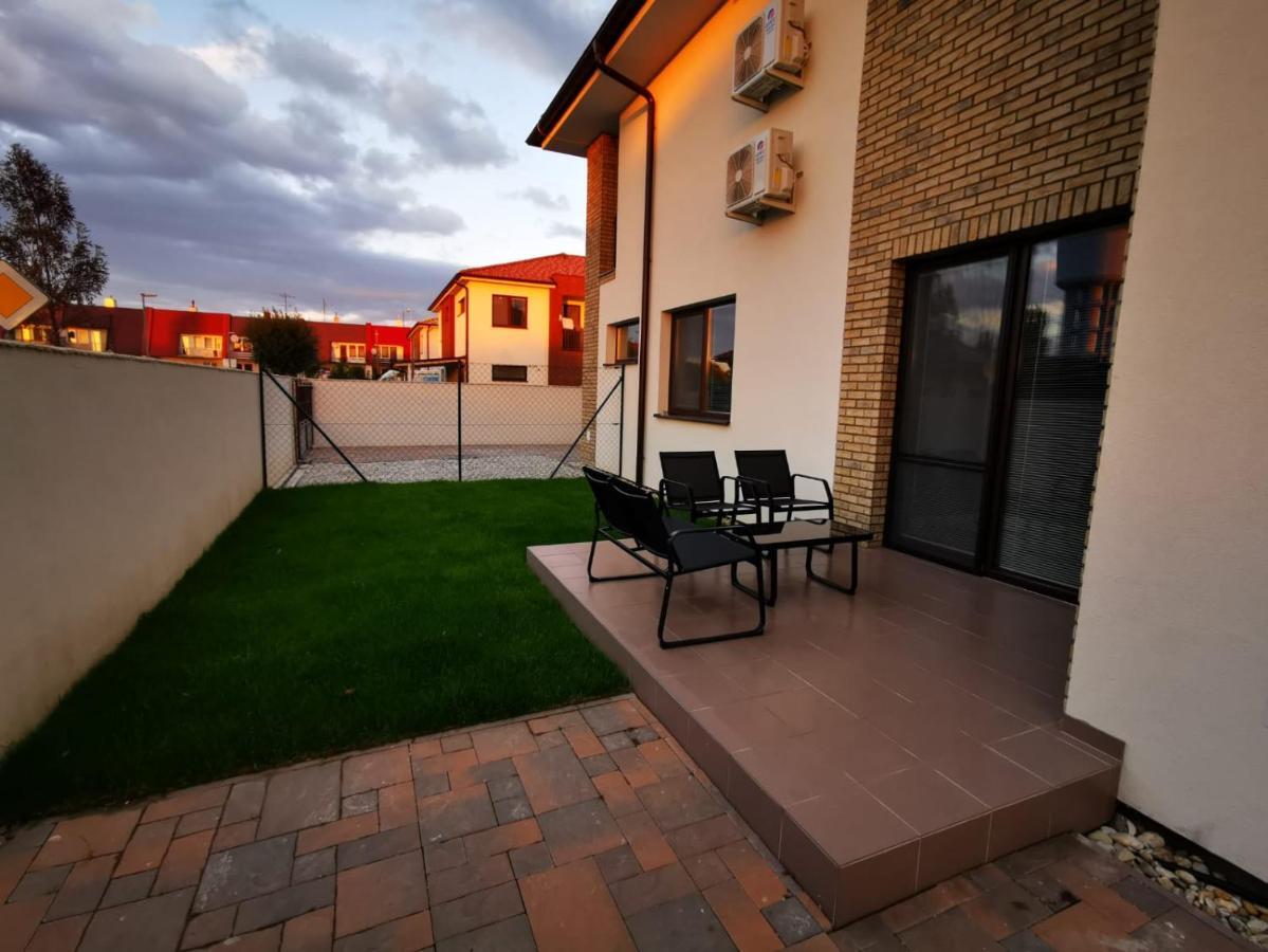 Relax And Sun Apartment Dunajská Streda Exterior foto